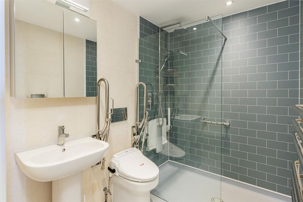 Additional image 8 of 2 bed flat for saleCowes, Isle Of Wight PO31