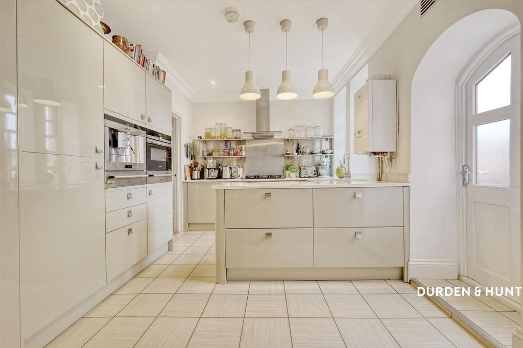 Additional image 7 of 4 bed flat for saleEast Hill, Colchester CO1