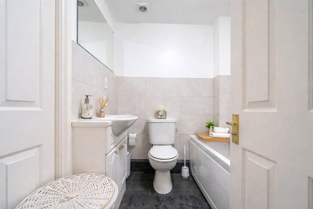Additional image 6 of 2 bed flat for saleLyster Mews, Cobham, Cobham, Surrey KT11