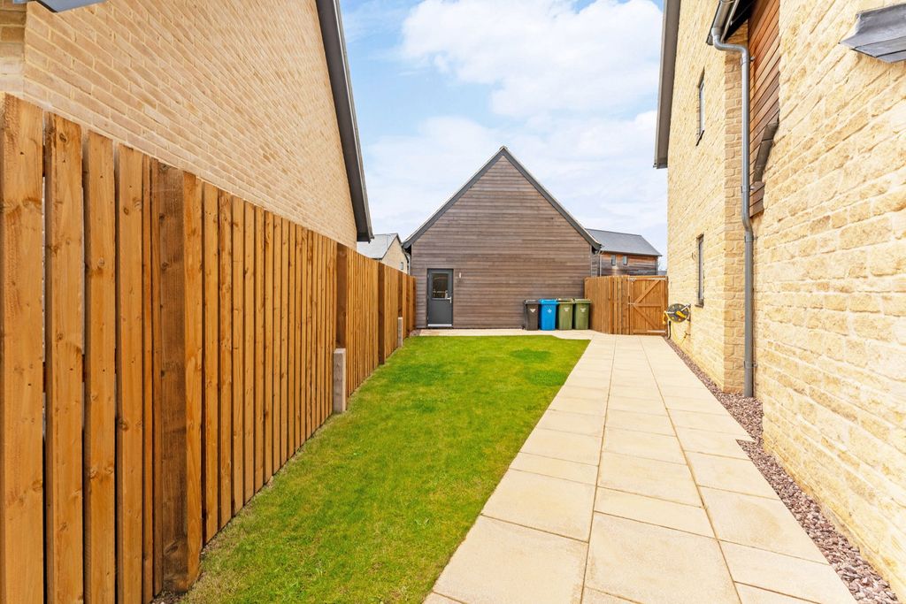 Additional image 32 of 4 bed detached house for saleLake Drive, Weldon, Corby, Northamptonshire NN17
