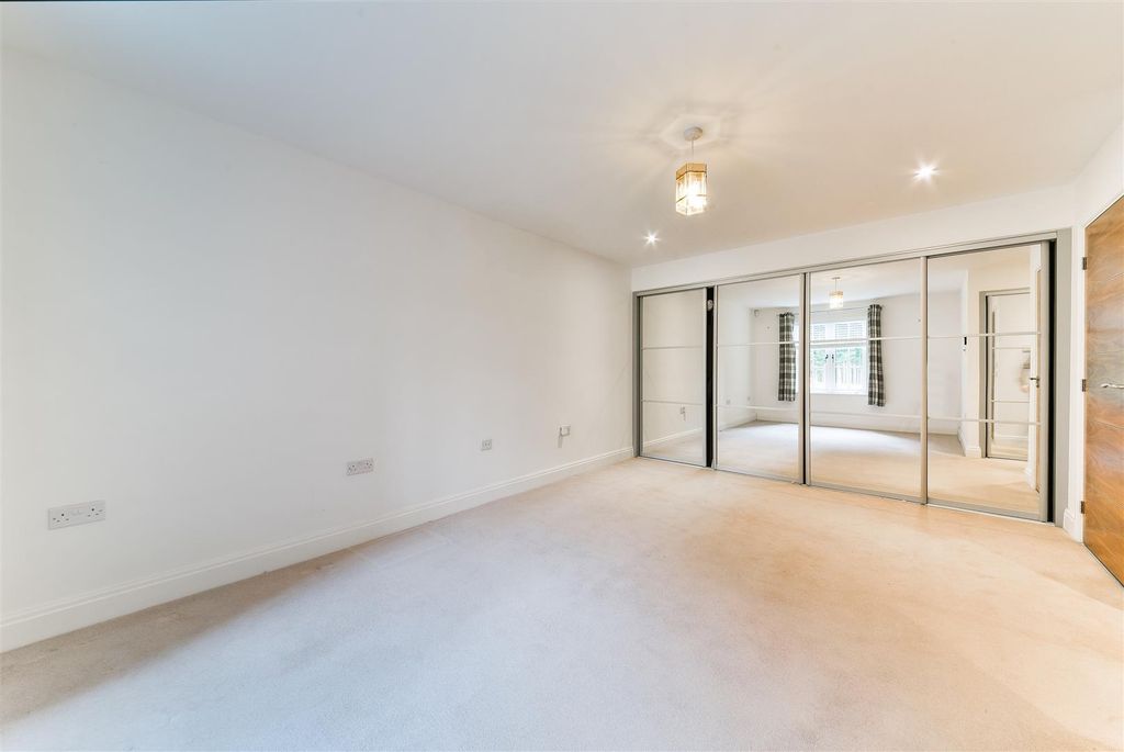 Additional image 16 of 2 bed flat for saleOutwood Lane, Chipstead CR5