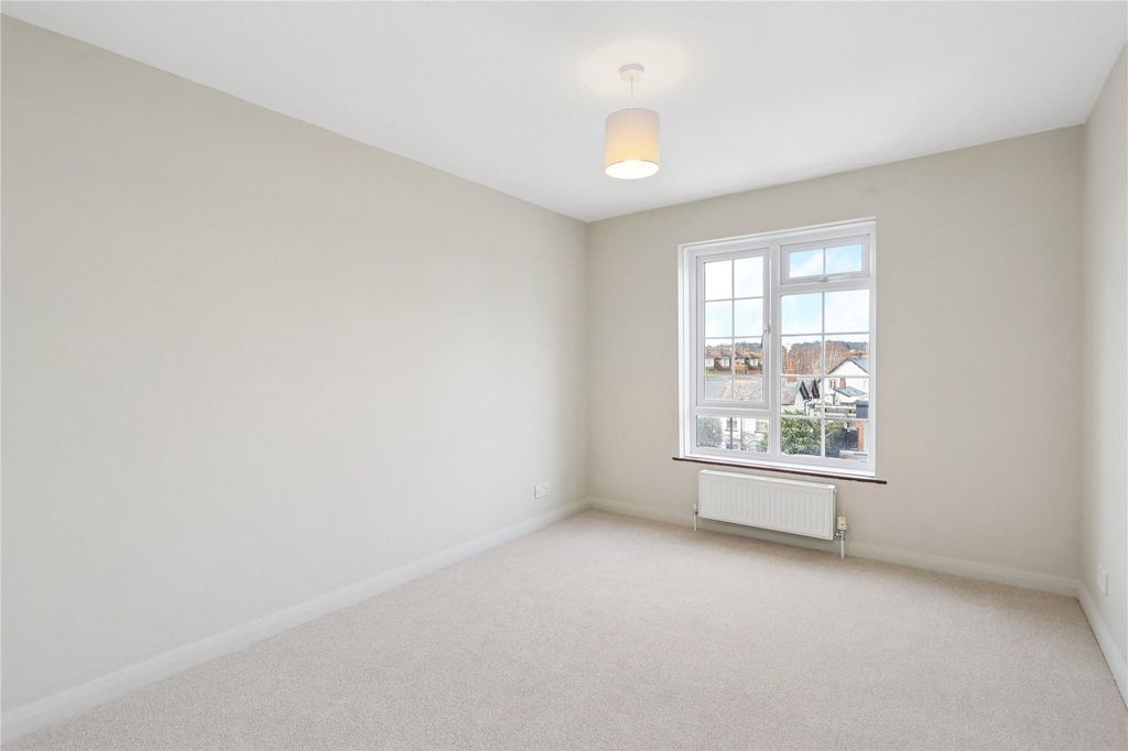 Additional image 6 of 3 bed flat for salePortsmouth Road, Cobham, Surrey KT11