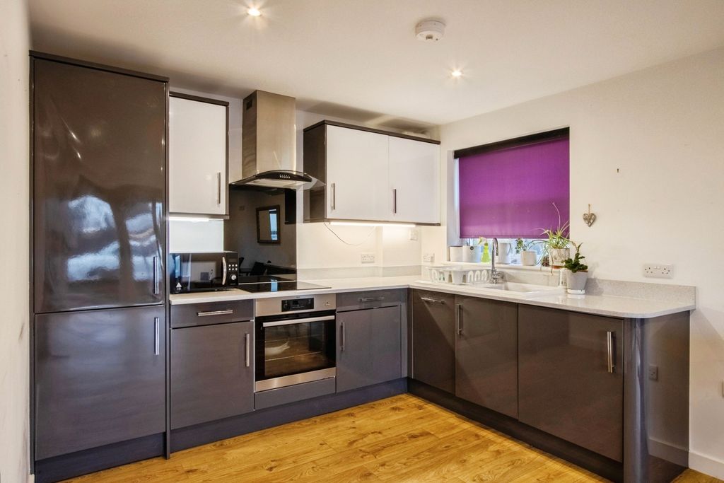 Additional image 2 of 2 bed flat for saleHalifax Road, Liversedge WF15