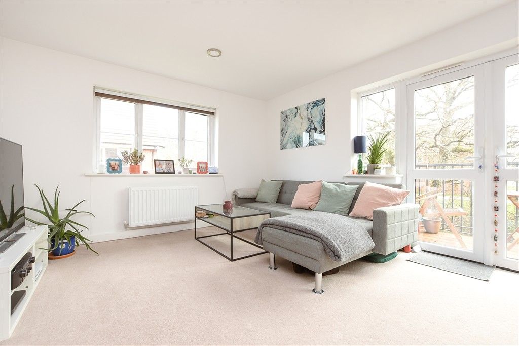 2 bed flat for saleShetland Close, Cranleigh, Surrey GU6