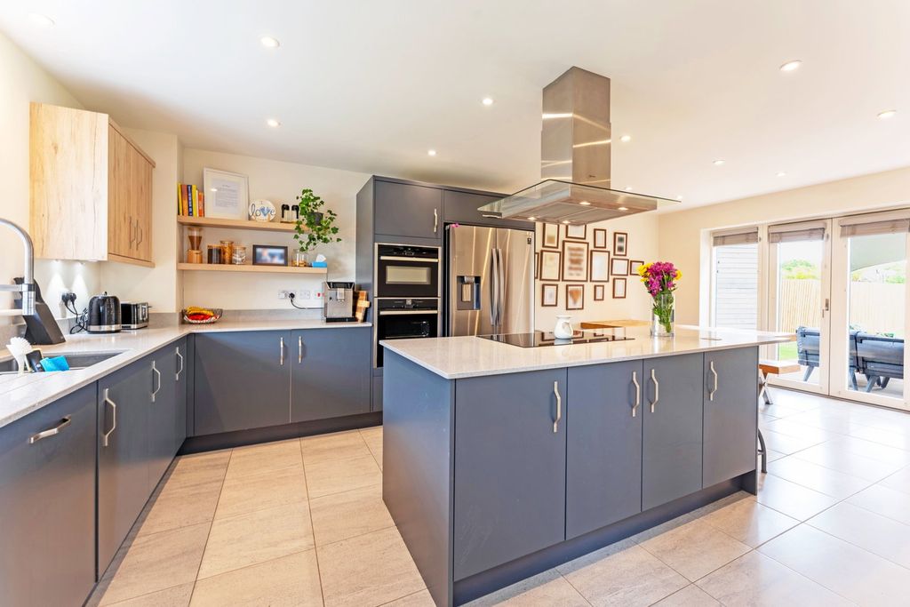 Additional image 7 of 4 bed detached house for saleLake Drive, Weldon, Corby, Northamptonshire NN17