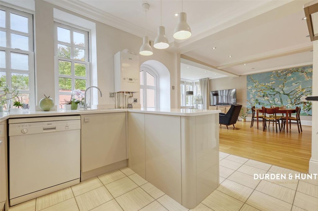 Additional image 6 of 4 bed flat for saleEast Hill, Colchester CO1