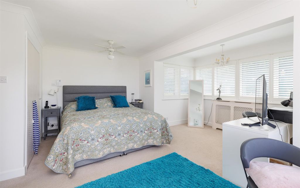Additional image 8 of 2 bed flat for saleCowes, Isle Of Wight PO31