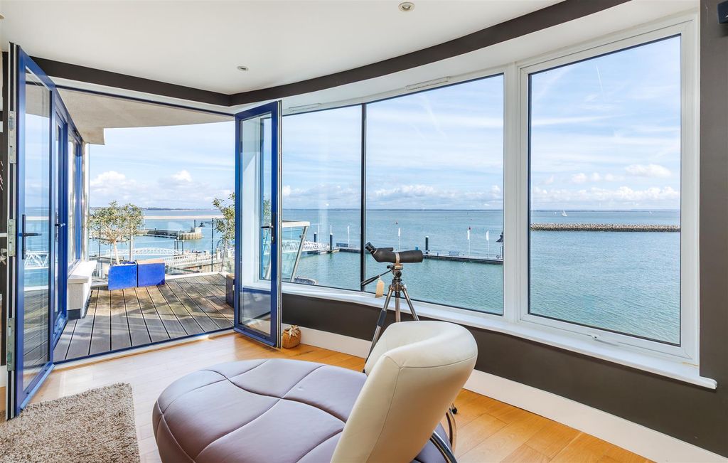 Additional image 4 of 3 bed flat for saleCowes, Isle Of Wight PO31