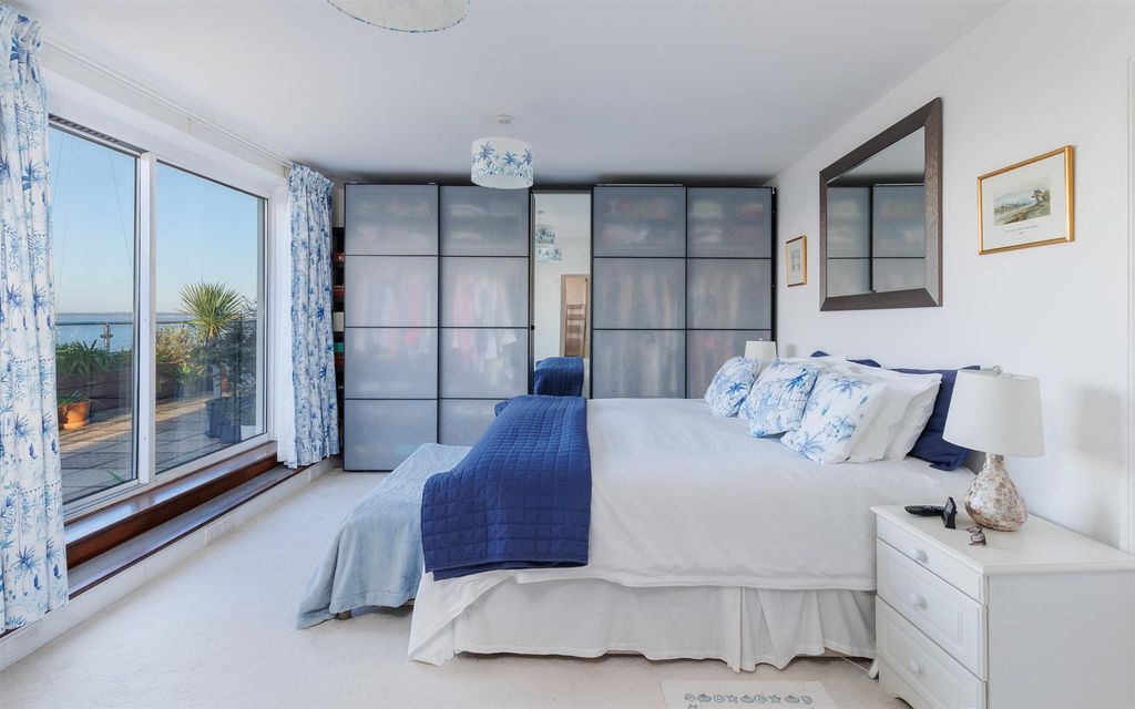 Additional image 8 of 3 bed flat for saleCowes, Isle Of Wight PO31