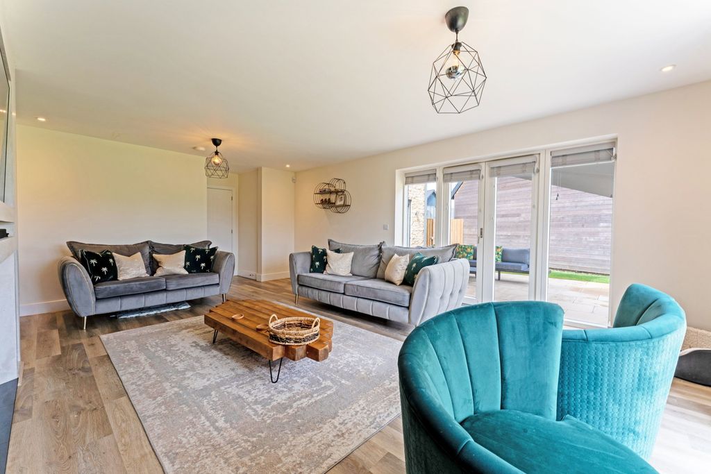 Additional image 6 of 4 bed detached house for saleLake Drive, Weldon, Corby, Northamptonshire NN17