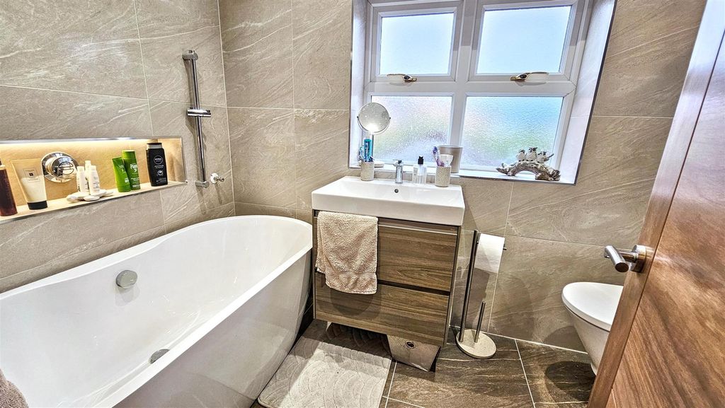 Additional image 11 of 4 bed detached house for saleJacks Walk, Hugglescote, Coalville LE67