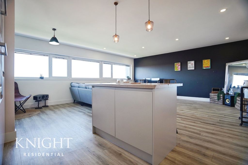 Additional image 4 of 2 bed flat for saleBergholt Road, Colchester CO4