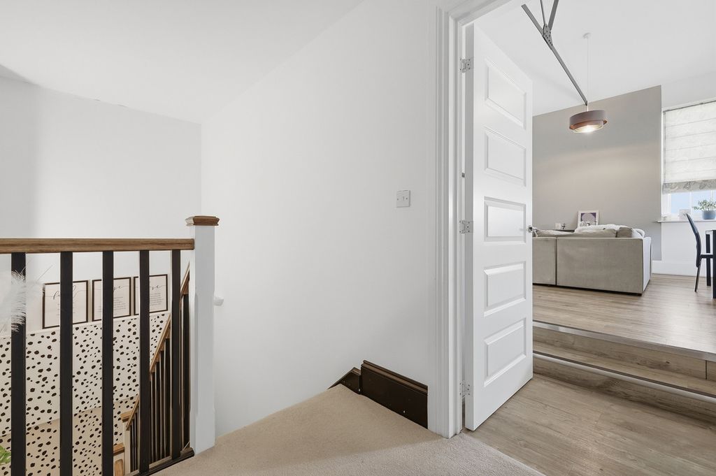 Additional image 9 of 2 bed flat for saleLondinium Road, Colchester CO2