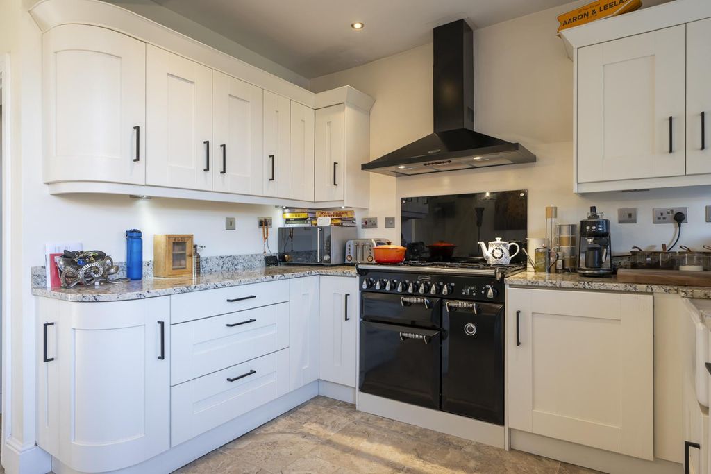 Additional image 7 of 5 bed property for saleCompton Road, Cradley Heath B64