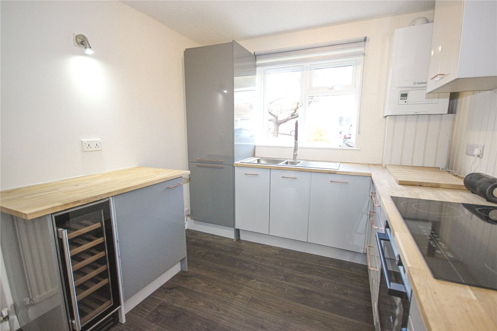 2 bed flat for saleRiverdale Close, Seaton, Devon EX12 photo 3