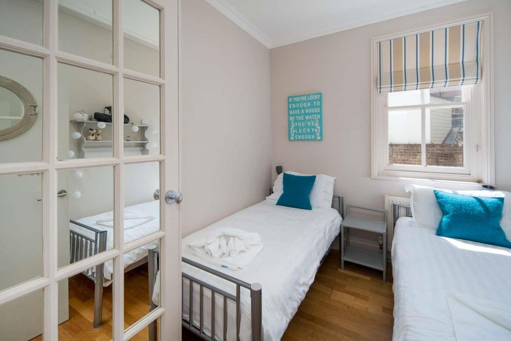 Additional image 13 of 4 bed town house for saleOld Town, Cowes, Isle Of Wight PO31