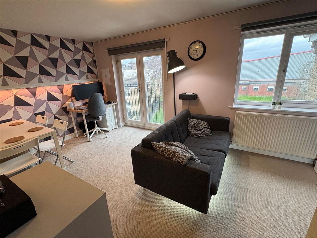 2 bed flat for saleWaterfield Fold, Balme Road, Cleckheaton BD19 photo 2