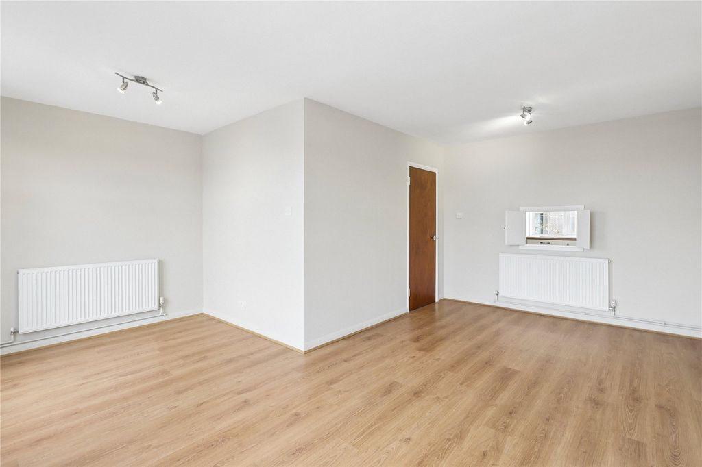 Additional image 3 of 3 bed flat for salePortsmouth Road, Cobham, Surrey KT11