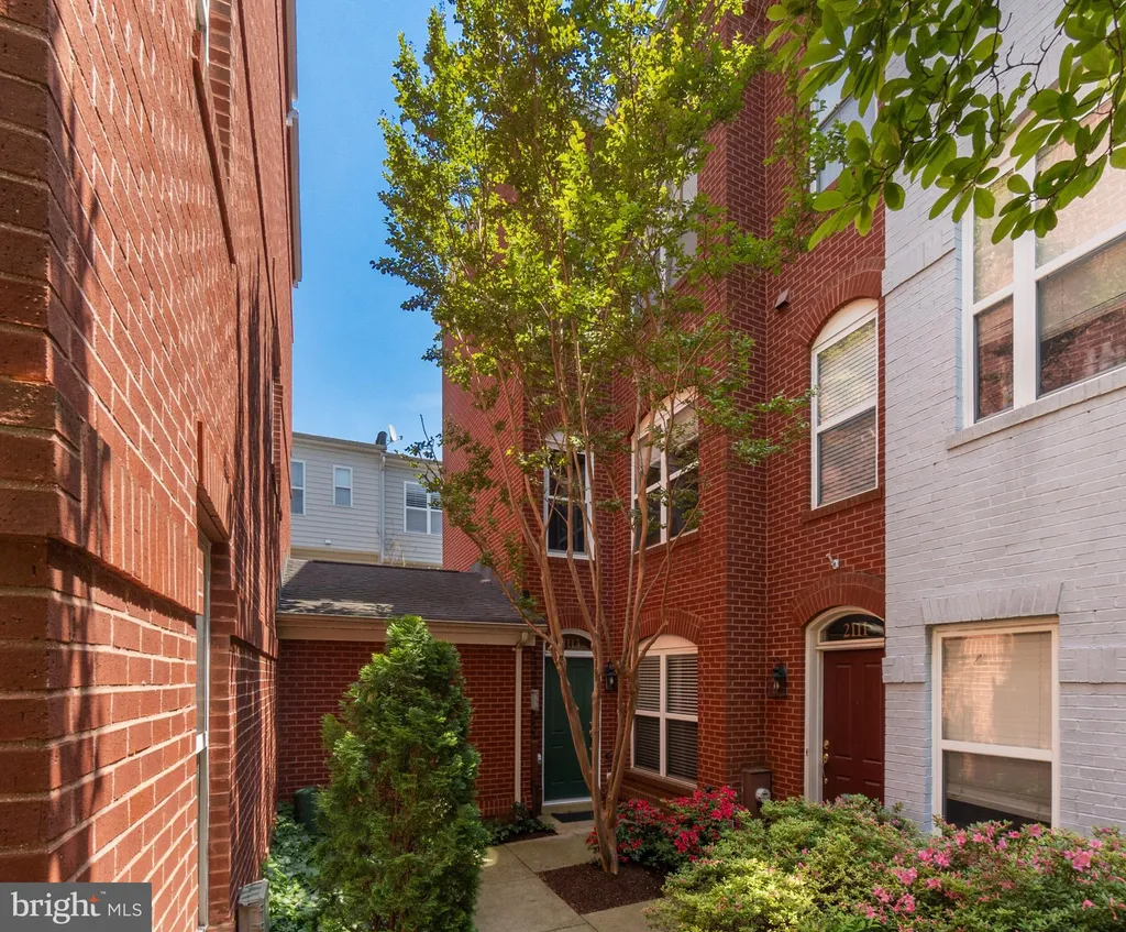 2113 12th Place NW, Washington, DC 20009 photo 2