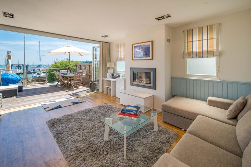Additional image 9 of 4 bed town house for saleOld Town, Cowes, Isle Of Wight PO31