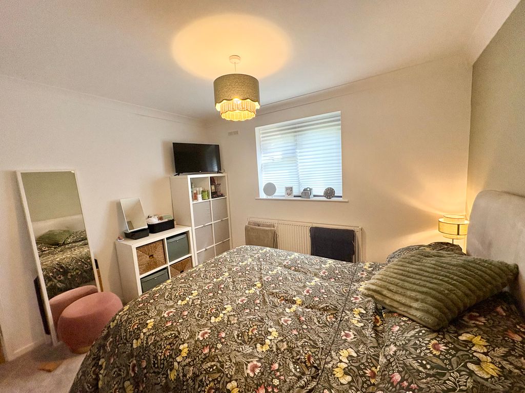 Additional image 10 of 2 bed flat for saleCharnwood Road, Loughborough LE12