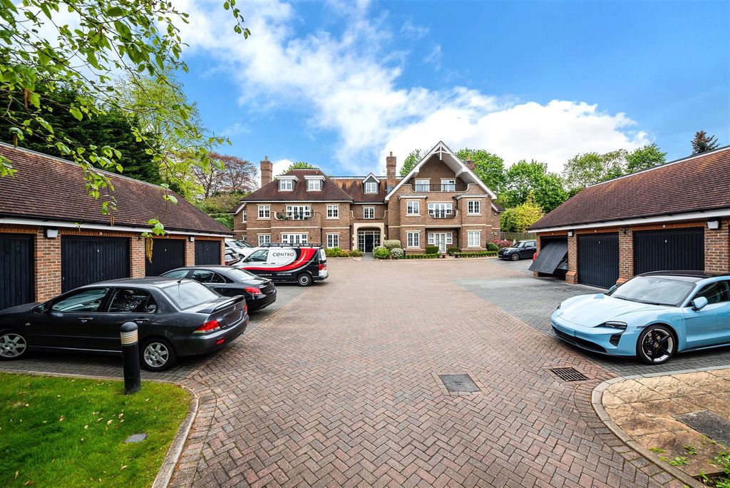 Additional image 22 of 2 bed flat for saleOutwood Lane, Chipstead CR5