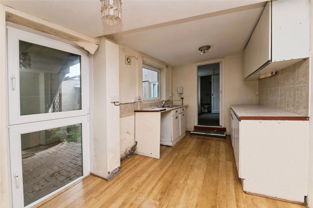 Additional image 7 of 5 bed flat for saleEast Street, Crediton, Devon EX17
