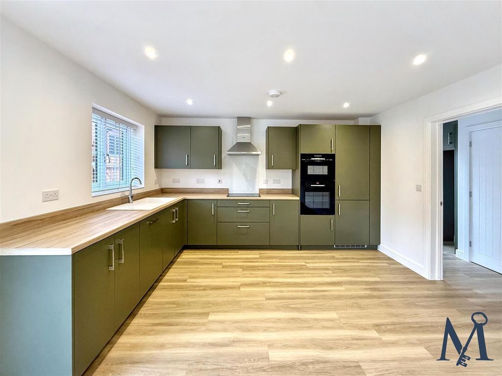 Additional image 4 of 4 bed detached house for saleDrovers Close, Hugglescote, Coalville LE67