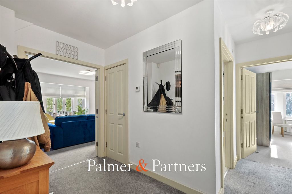 2 bed flat for saleLexden Road, Lexden, Colchester, Essex CO3 photo 5