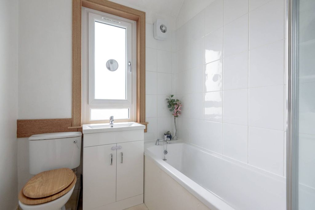 Additional image 16 of 2 bed flat for sale46 Dunbar Road, North Berwick EH39