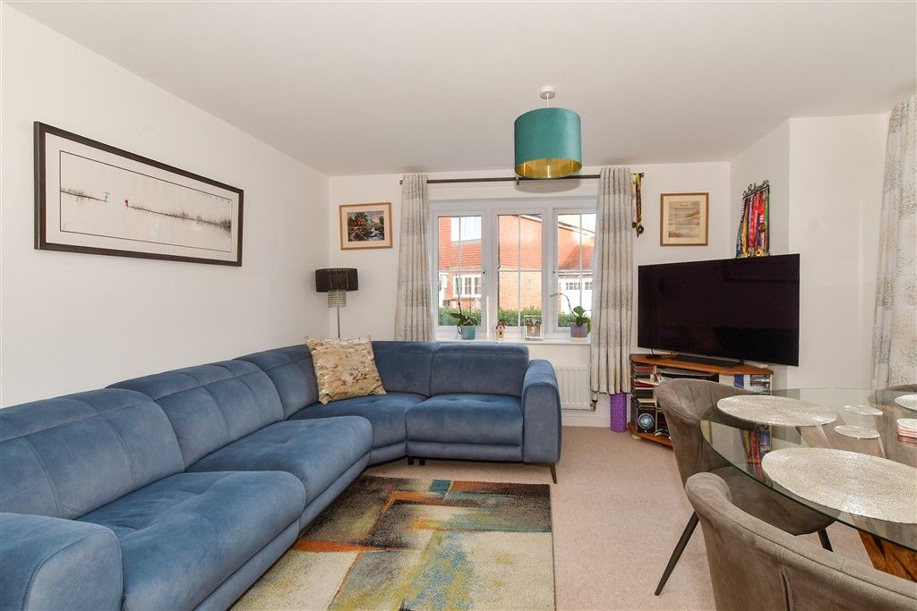 2 bed flat for saleSycamore Road, Cranleigh, Surrey GU6
