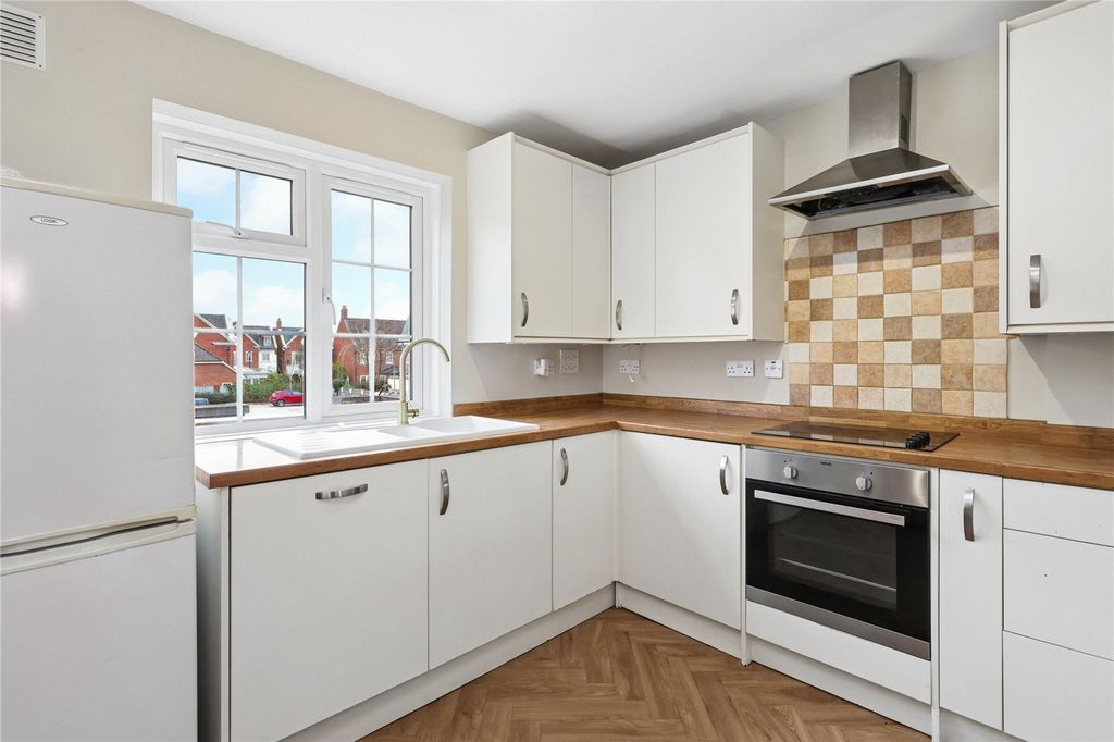 Additional image 2 of 3 bed flat for salePortsmouth Road, Cobham, Surrey KT11