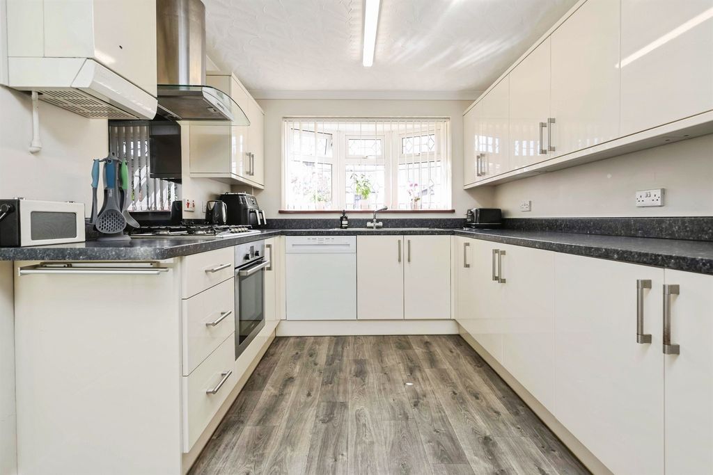 Additional image 2 of 4 bed detached house for saleThe Crescent, Cradley Heath B64