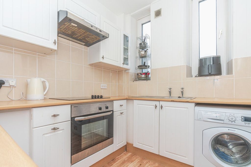Additional image 5 of 2 bed flat for saleDundas Street, Lochgelly KY5