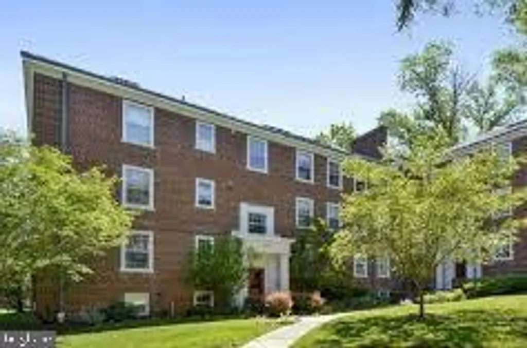 3930 Langley Court NW Unit F642, Washington, DC 20016