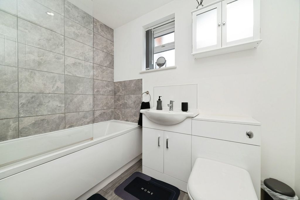 Additional image 10 of 1 bed flat for saleInglemire Lane, Cottingham HU16
