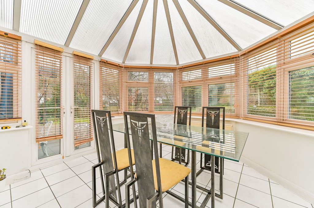 Additional image 4 of 5 bed detached house for saleWater Mead, Coulsdon, Chipstead CR5