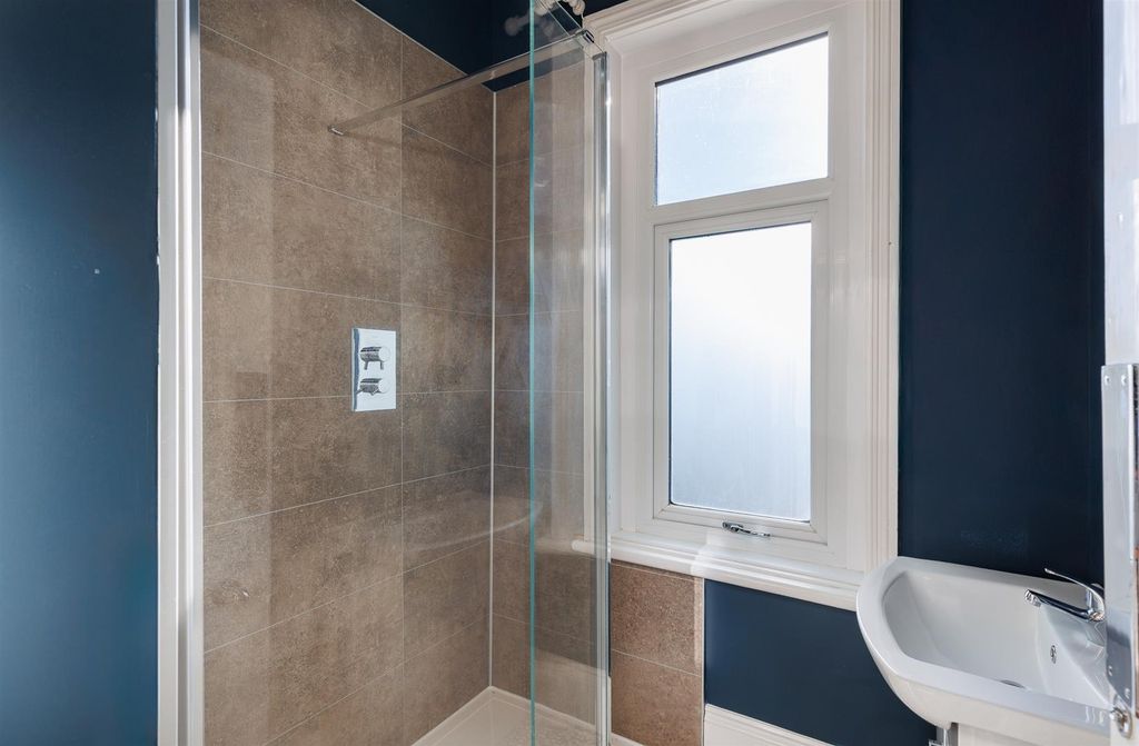 Additional image 6 of 5 bed detached house for saleCowes, Isle Of Wight PO31