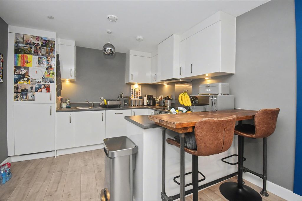 Additional image 7 of 2 bed flat for saleNn18, Bembridge House, Station Road, Corby NN17