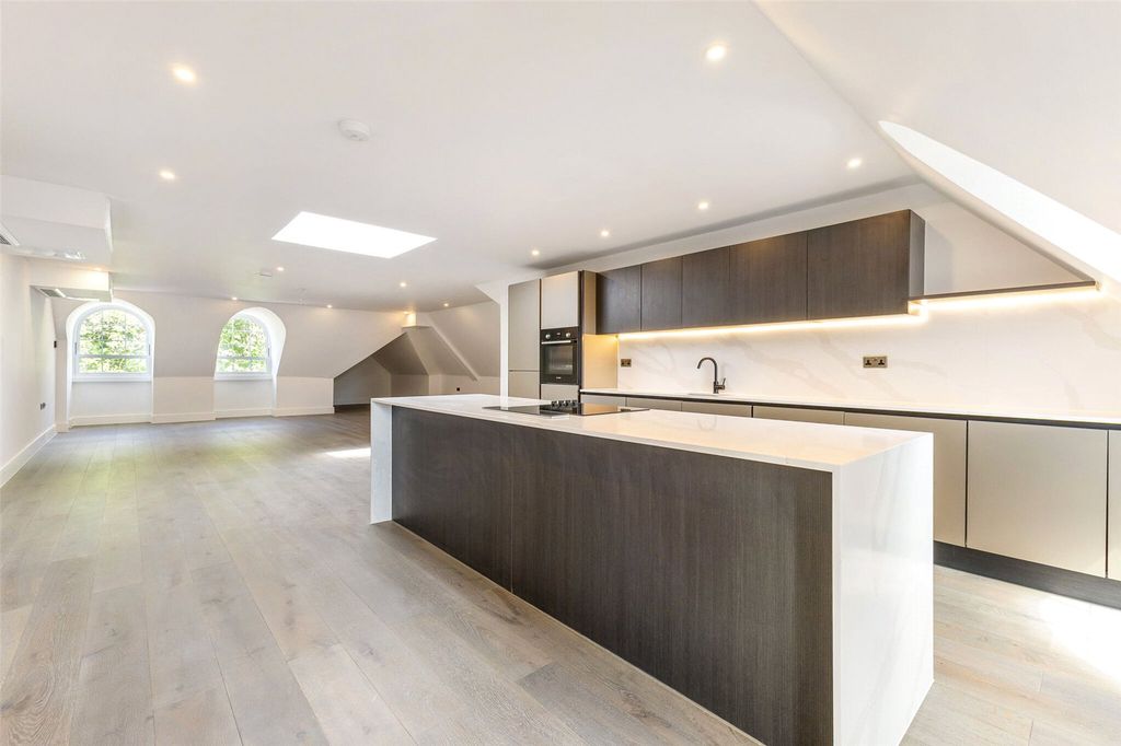 Additional image 2 of 3 bed flat for saleGreen Lane, Cobham, Surrey KT11