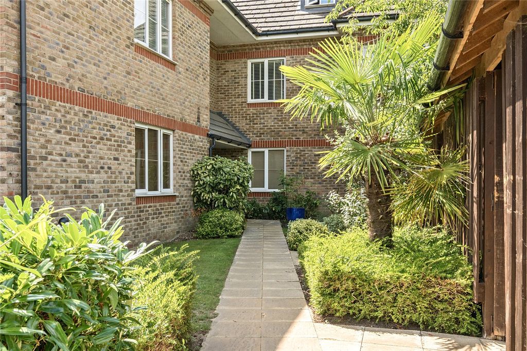 Additional image 9 of 1 bed flat for saleWoodgate Close, Tartar Road, Cobham, Surrey KT11