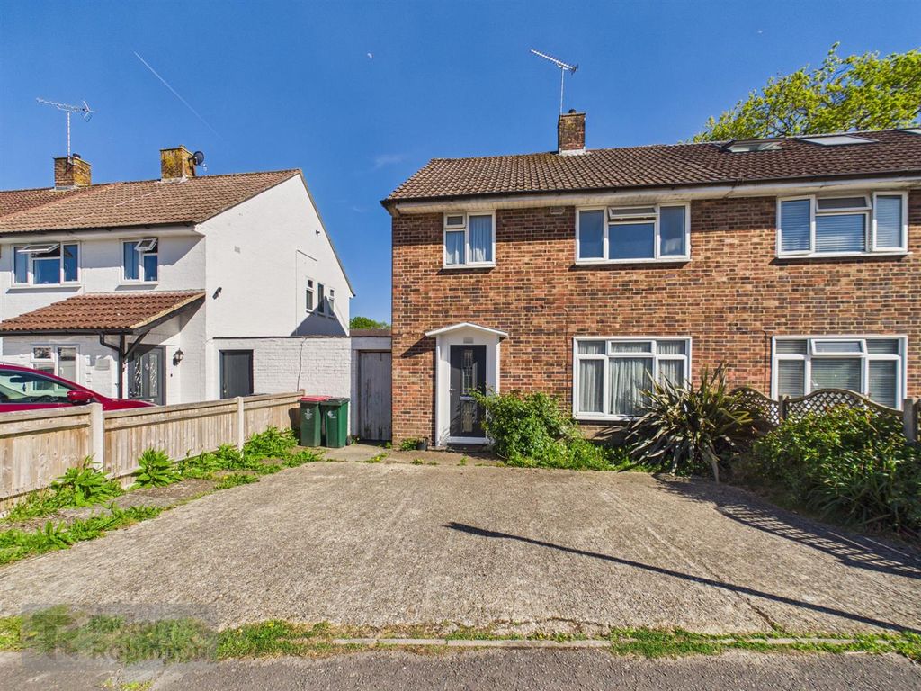 3 bed semi-detached house for saleBuckmans Road, West Green, Crawley RH11