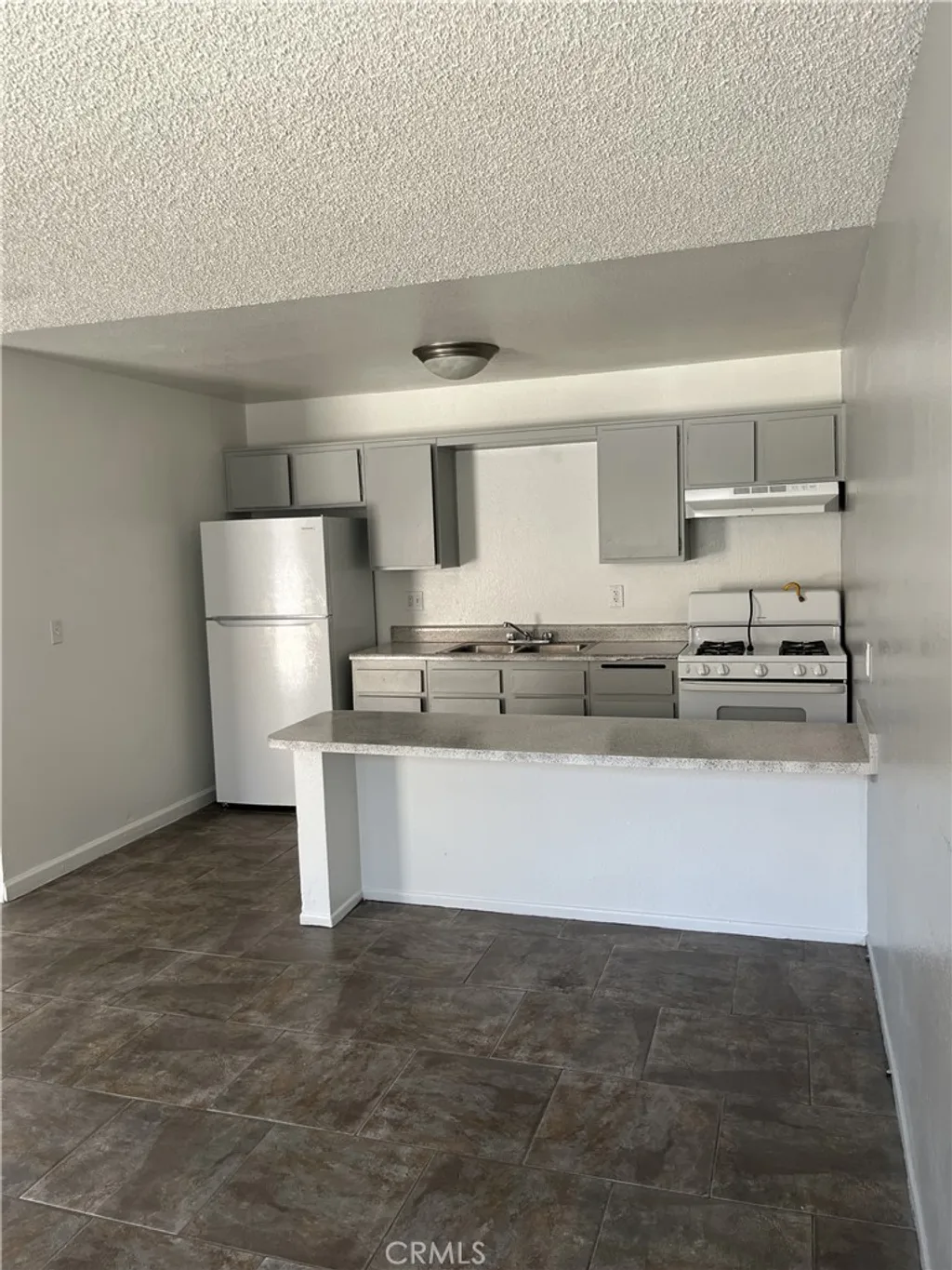 18335 Montezuma St, Adelanto, CA 92301