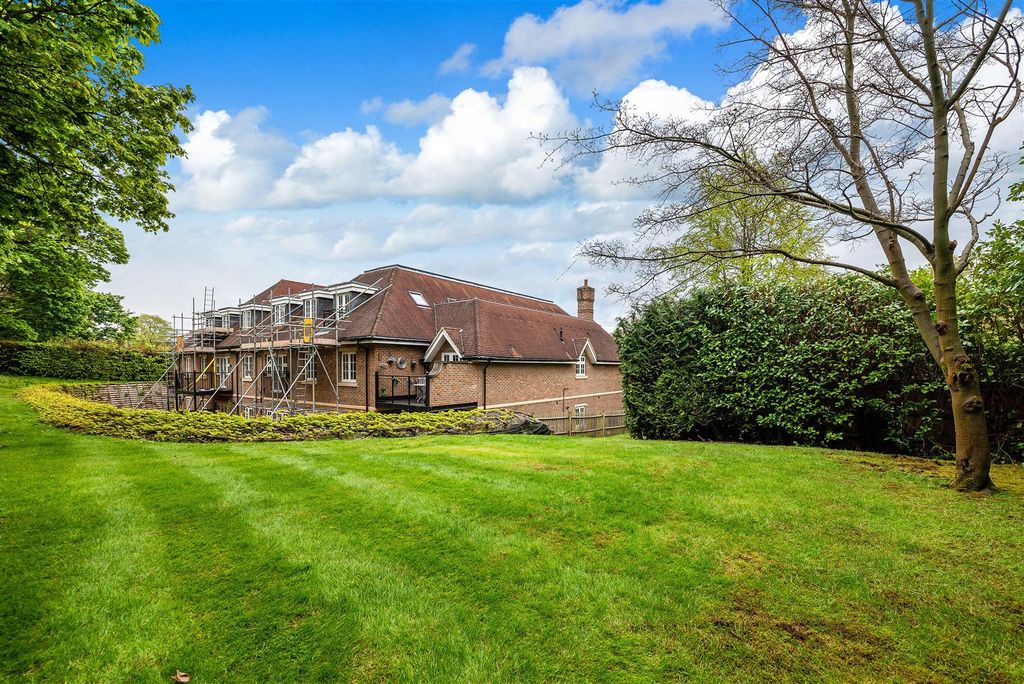 Additional image 23 of 2 bed flat for saleOutwood Lane, Chipstead CR5