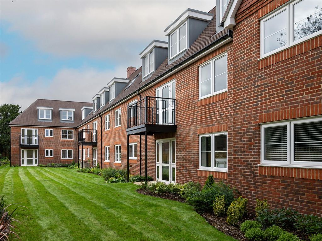 Additional image 24 of 2 bed flat for saleVictoria Road, Cranleigh GU6