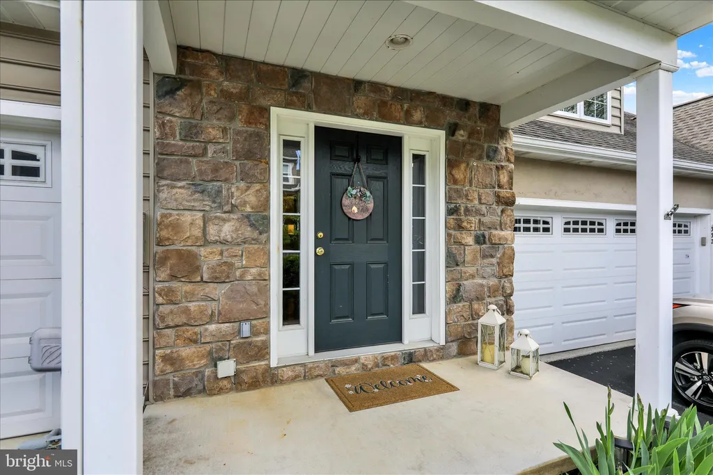 330 Wendover Way, Lancaster, PA 17603 photo 2