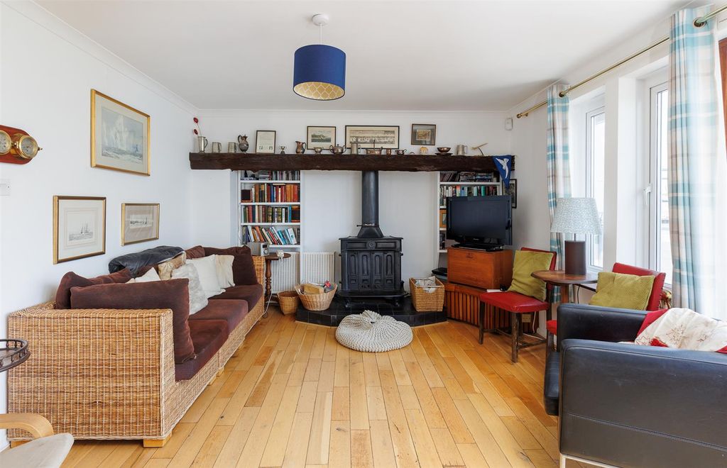 Additional image 5 of 5 bed terraced house for saleCowes, Isle Of Wight PO31