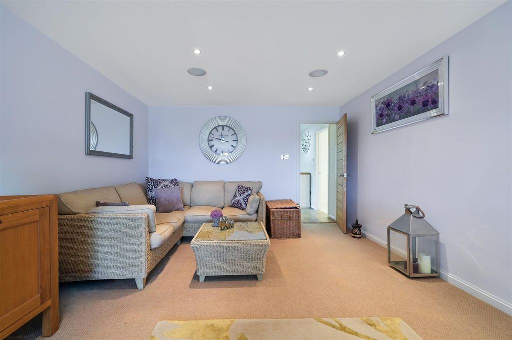 Additional image 9 of 4 bed detached house for saleWoodfield Hill, Chipstead CR5