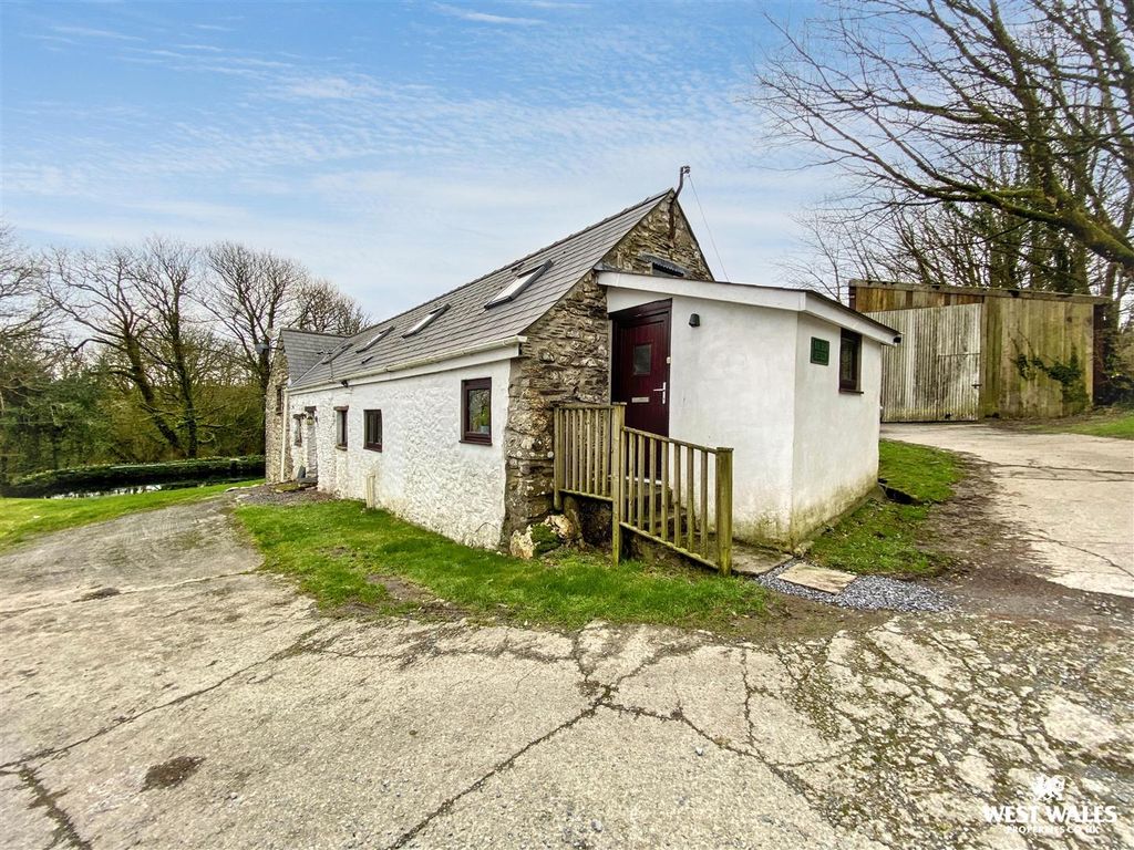 3 bed barn conversion for saleLlanycefn, Clynderwen SA66 photo 3