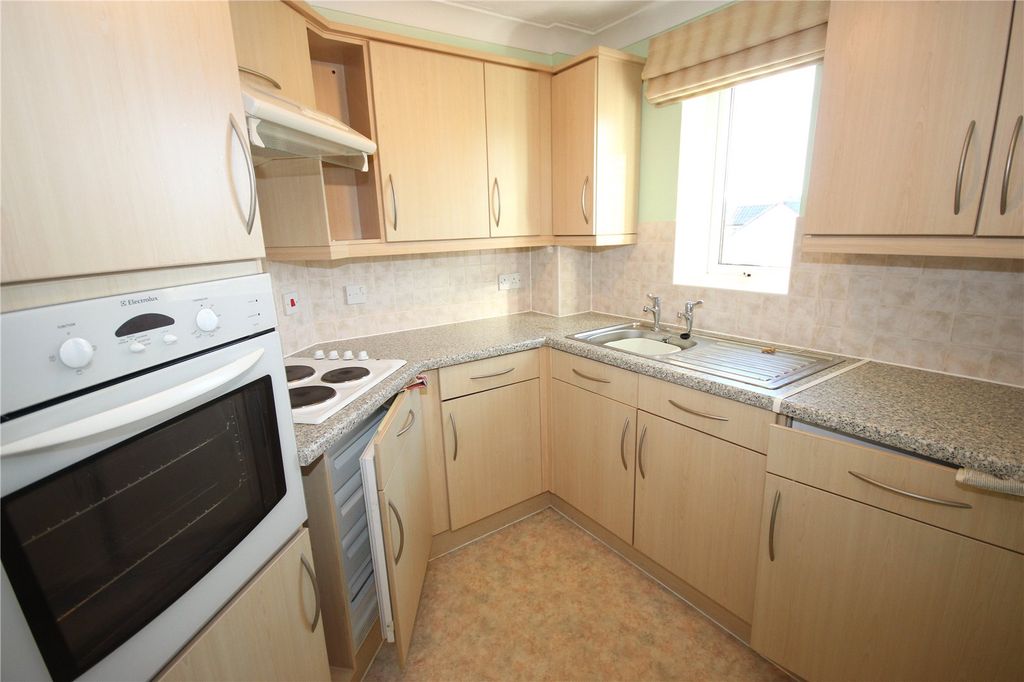 1 bed flat for saleHarbour Road, Seaton, Devon EX12 photo 5
